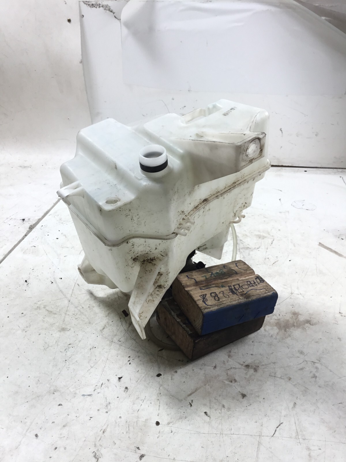 200813 TOYOTA RAV4 WASHER FLUID TANK RESERVOIR !! eBay