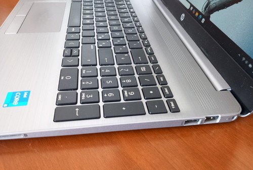 HP 250 G8 i5-1135G7 16 RAM 512 SSD Notebook 15.6" Laptop Portatile - Afbeelding 5 van 16