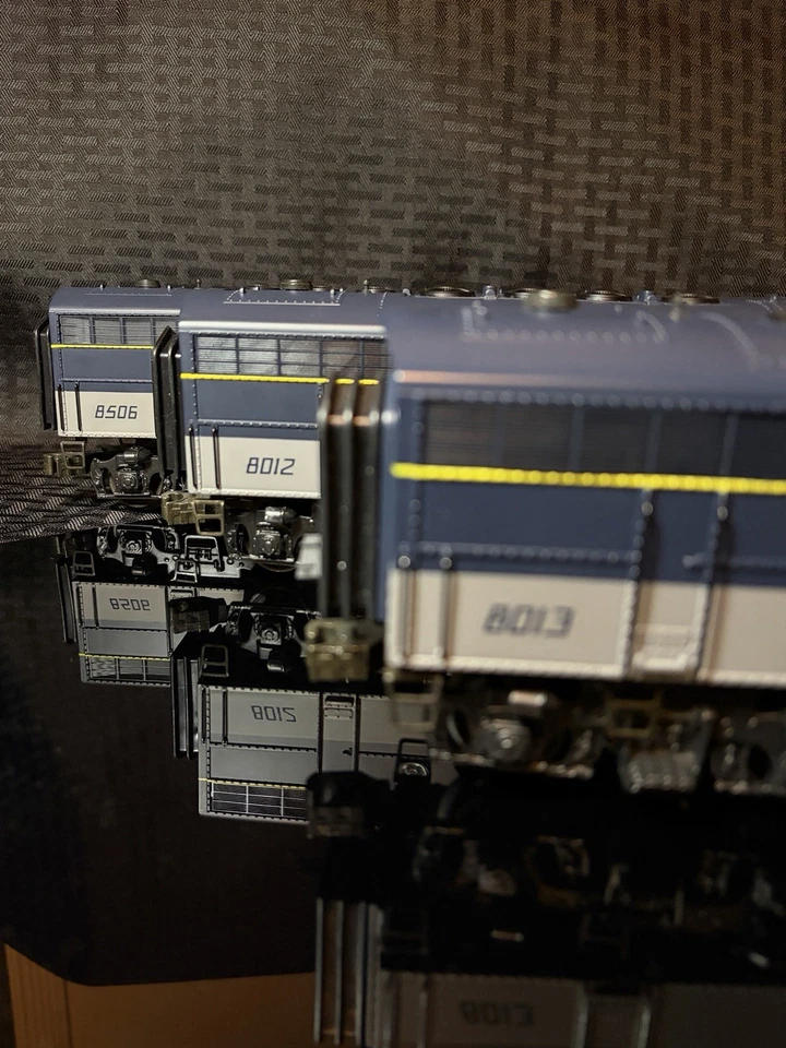 K-Line F-Seris Chesapeake & Ohio F7 ABA Diesel Loco Set 8012/8013/8506. c detail - Image 4 of 4