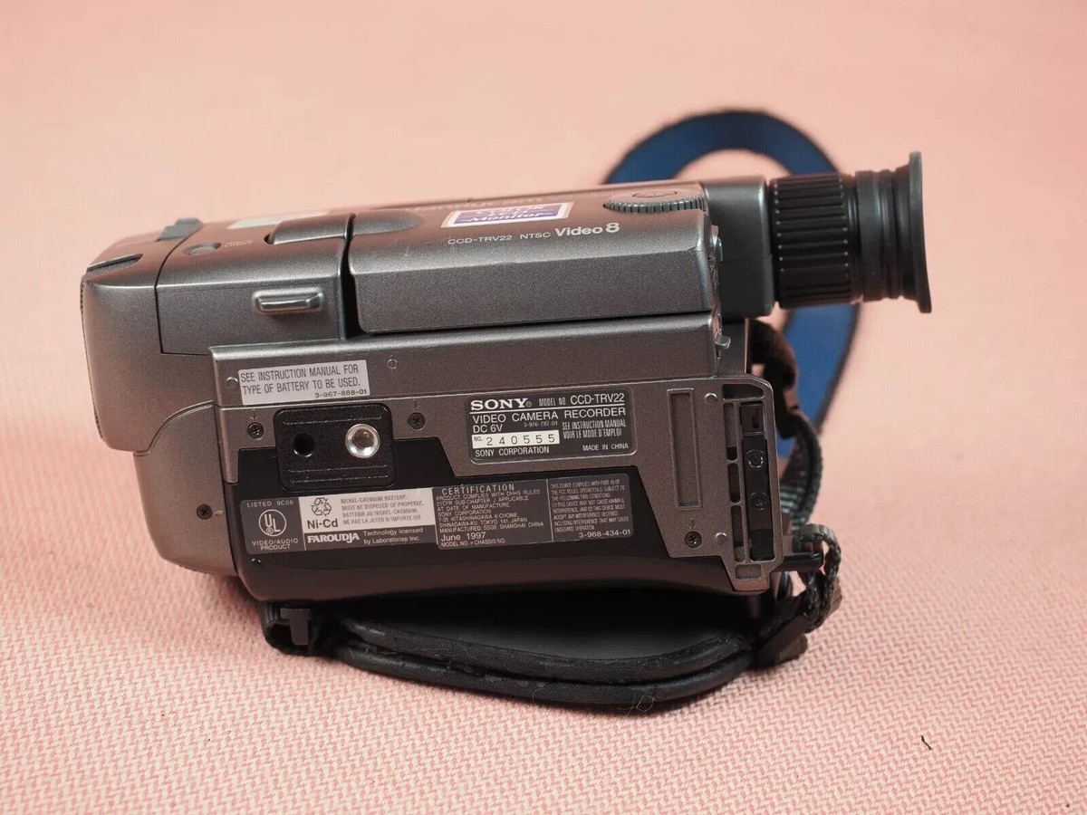 Sony Handycam Vision CCD-TRV22 NTSC Video 8 8mm 26x Digital Zoom