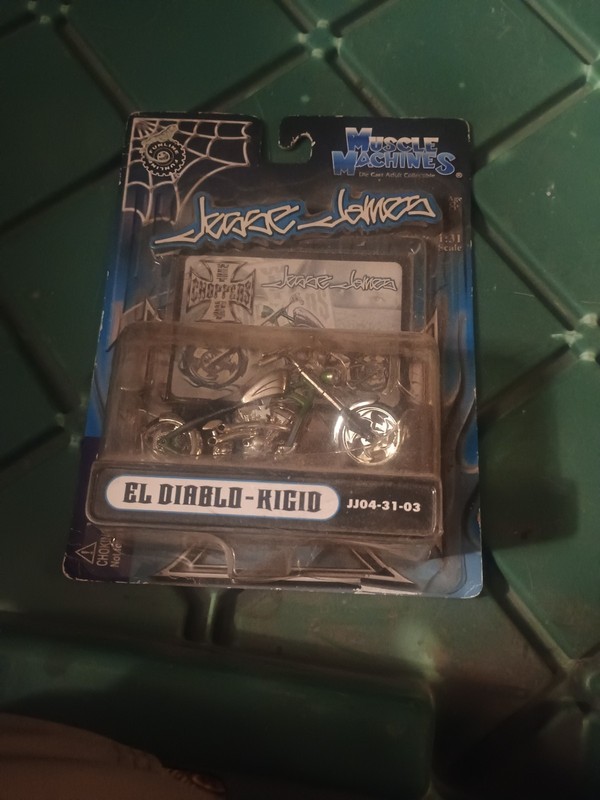 Jesse James West Coast Choppers Muscle Machines Die-Cast Motorcycle