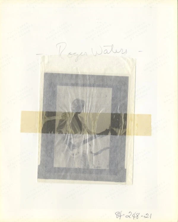 Pink Floyd Roger Waters 弹吉他 Stamped 原装 8x10 照片和底片 — 第 2/2 张图片