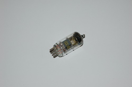 ECC82 – 1x RFT NOS Röhre (=E82CC-ECC802S-5814A-6189-6660-B749-CV4003) - Picture 2 of 2