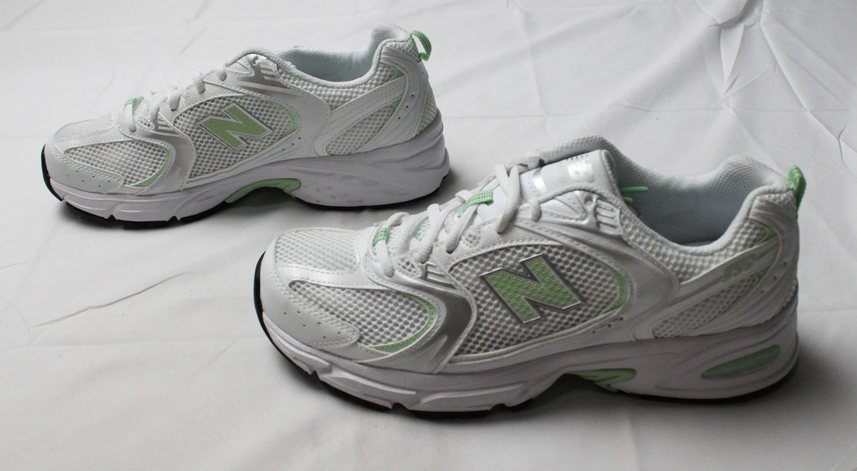 New Balance 530 trainers in White