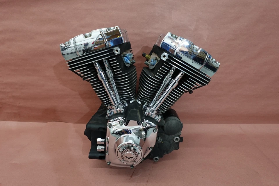 Harley-Davidson Rocker C 2009-2011 FXCWC doble cámara 96 motor completo Foto 2 de 4