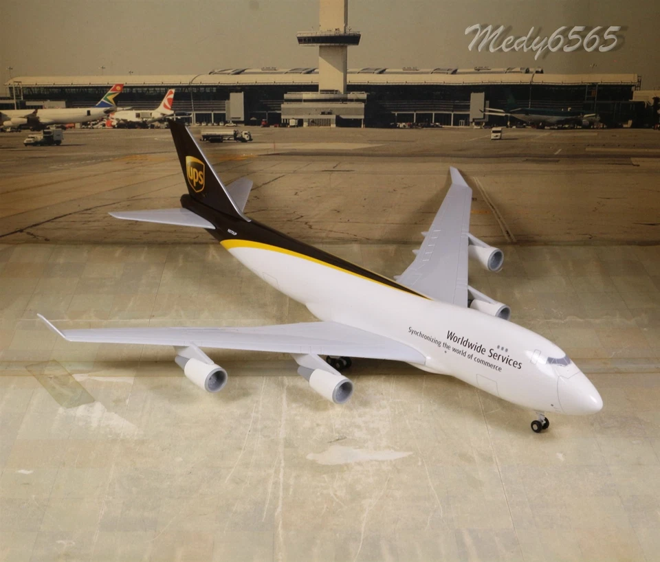 SkyMarks UPS Boeing B747-400 W/Wood Stand "VERY RARE" 1/200 - Image 3 of 4