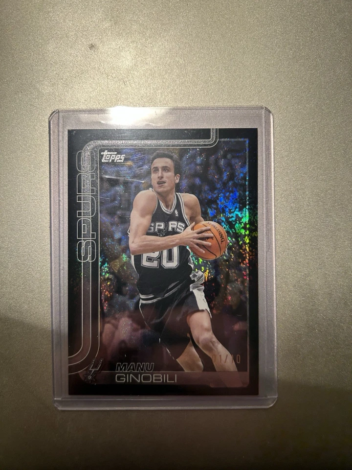 2025-26 Topps Manu Ginobili #262 BLACK HOLOFOIL - 1/10 San Antonio Spurs - Image 3 of 4