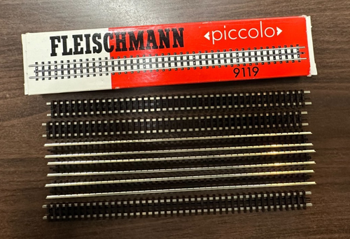 N SCALE FLEISCHMANN COG LOCOMOTIVE AND COG RAIL TRACK - Picture 6 of 8