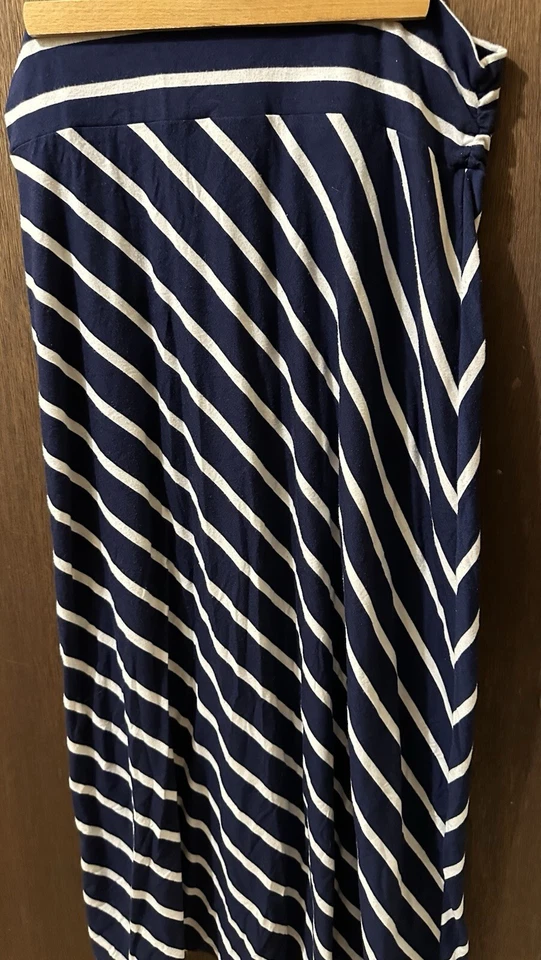 Saia maxi de malha Faded Glory listra Chevron preto e branco linha A G - Imagem 2 de 4