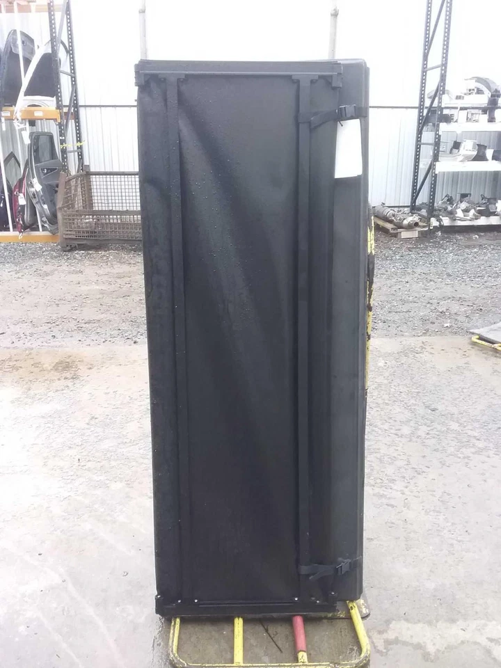 Used Tonneau Cover fits: 2019 Chevrolet Silverado 1500 pickup  Grade A Foto 2 de 4