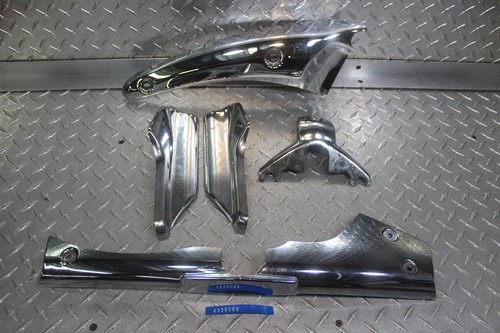 2006 TRIUMPH ROCKET III FORK LOWER COVERS W/ RIGHT REAR COVER GUARD T2306020