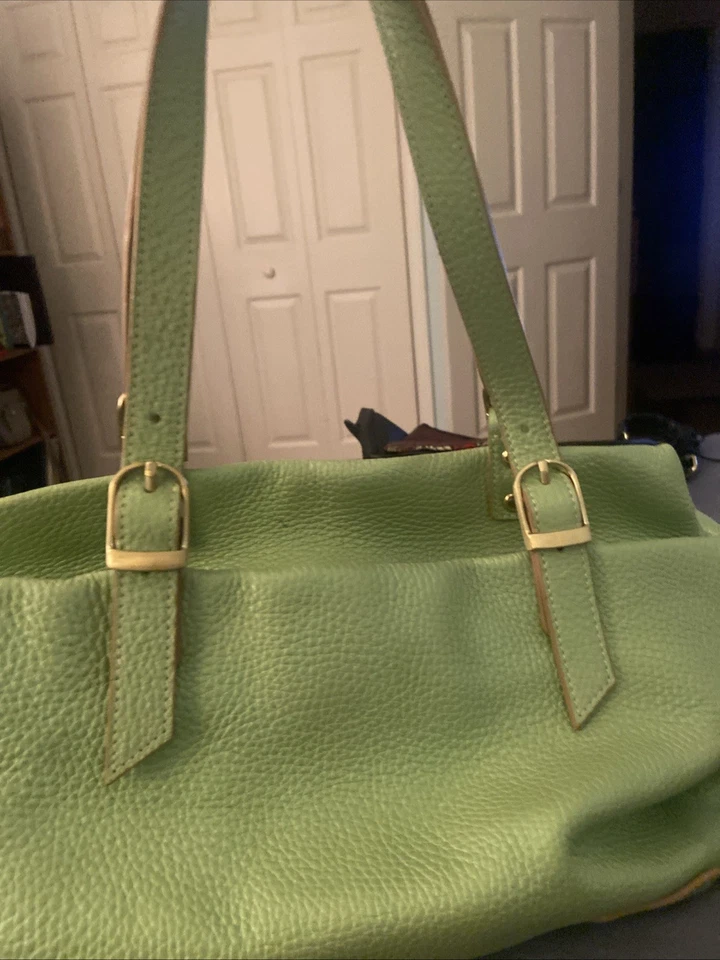 Sondra Roberts Cartera Bolso de Hombro Media Luna Verde Lima En Color/Acento Dorado Foto 3 de 4