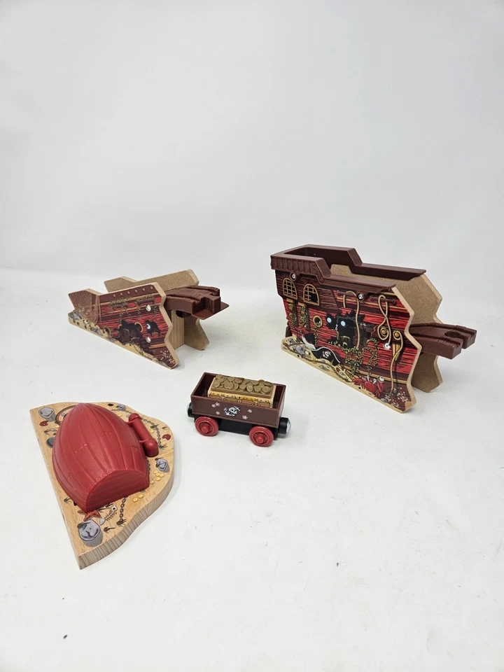 Juego de 8 figuras de barco pirata ferroviario de madera Thomas & Friends puente túnel en muy buen estado Foto 2 de 4