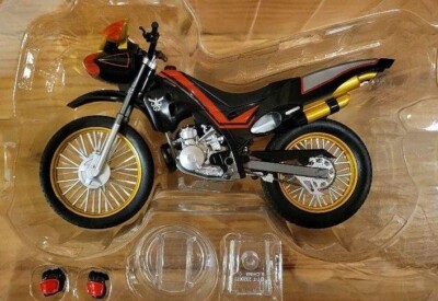 SH Figuarts Kamen Rider KUUGA BEATCHASER 2000 Action Figure Bandai