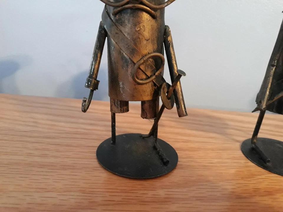 De colección Metal Lata Rústico Pirata Gancho Y Clavija Pierna Con Esposa Estatuillas Raras Foto 4 de 4