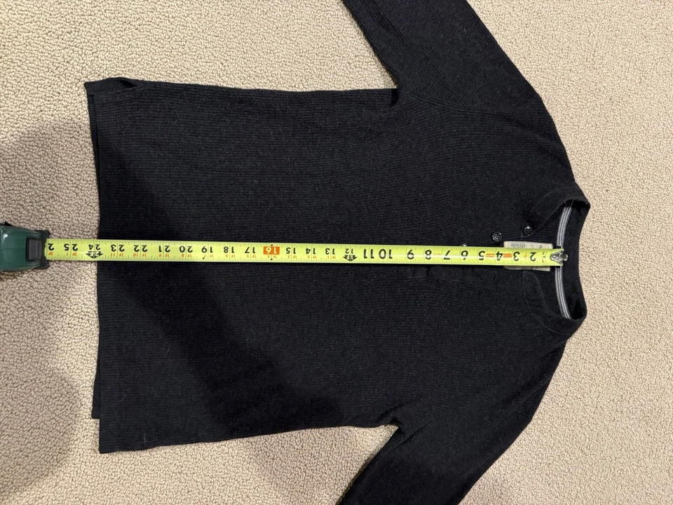 Suéter Henley Relwen Carbón Lana Merino Suave Talla Pequeña Foto 4 de 4