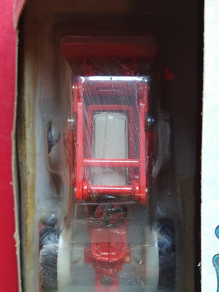 Ertl Ford 8N Tractor Red Loader Vintage Vehicle made USA 1/43 FD-2512-1HEO-R-B - Image 4 of 4
