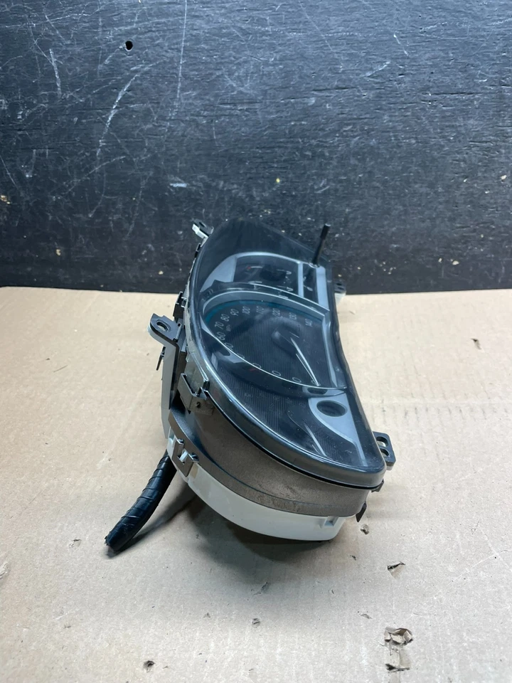 Toyota Venza 2009 2010 velocímetro medidor de racimo OEM U1384 DG Foto 2 de 4