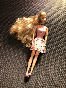 altura de una barbie