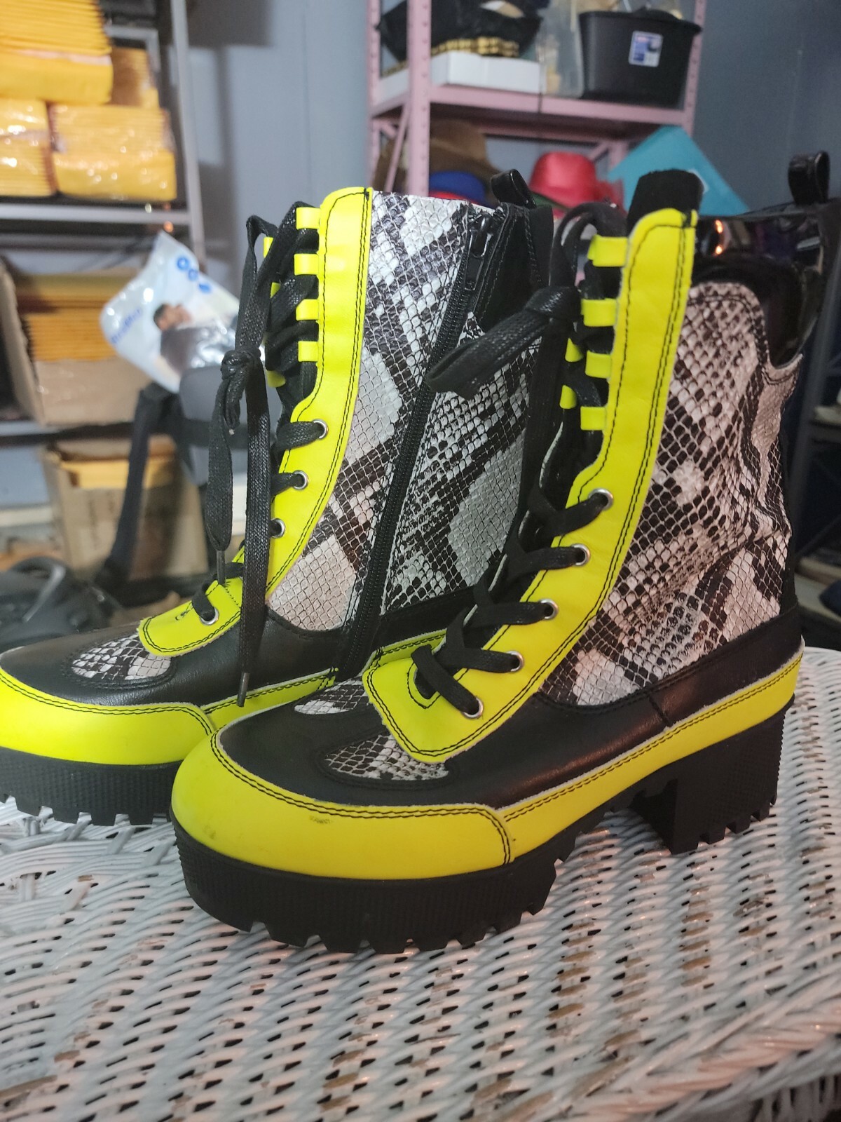 BAMBOO - POWERFUL COMBAT BOOTS SIZE 9 