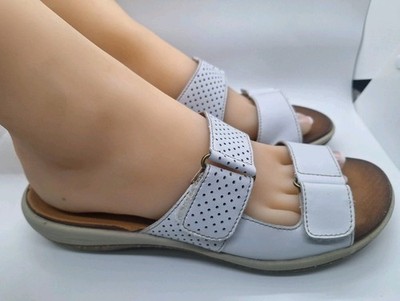 Clarks Taline Trim Hook & Loop Fasteners White Women's 8M Sandals Shoes W/Box