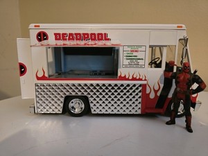 1:24 Hollywood Rides Deadpool Taco Truck with Deadpool Figure