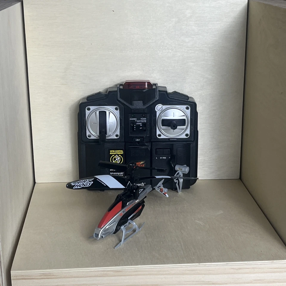 Classic  AIR HOGS 10925ASL SILVERLIT REMOTE CONTROL 44290 W/ Non working heli - Image 2 of 4