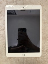 Apple iPad (5th Generation) A1822 32 GB, Wi-Fi, 9.7 in - Gold for