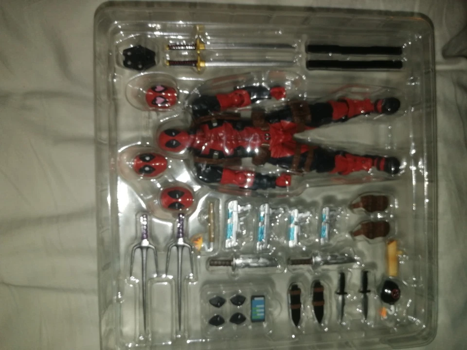 Kaiyodo Amazing Yamaguchi Revoltech Deadpool Ver 2.5 Action Figure - Image 2 of 4