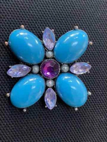VTG LAVENDER RHINESTONE AND BLUE LUCITE PIN/BROOCH- COSTUME JEWELRY