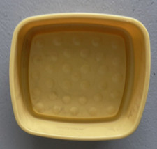 New Tupperware Soap Dish Sponge Rest 804 Plastic 3.5 x 4  - Gold