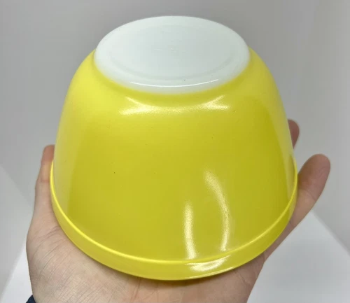 NICE Vintage 1950's Pyrex #401 Primary YELLOW Nesting Mixing Bowl 1-1/2 Pint