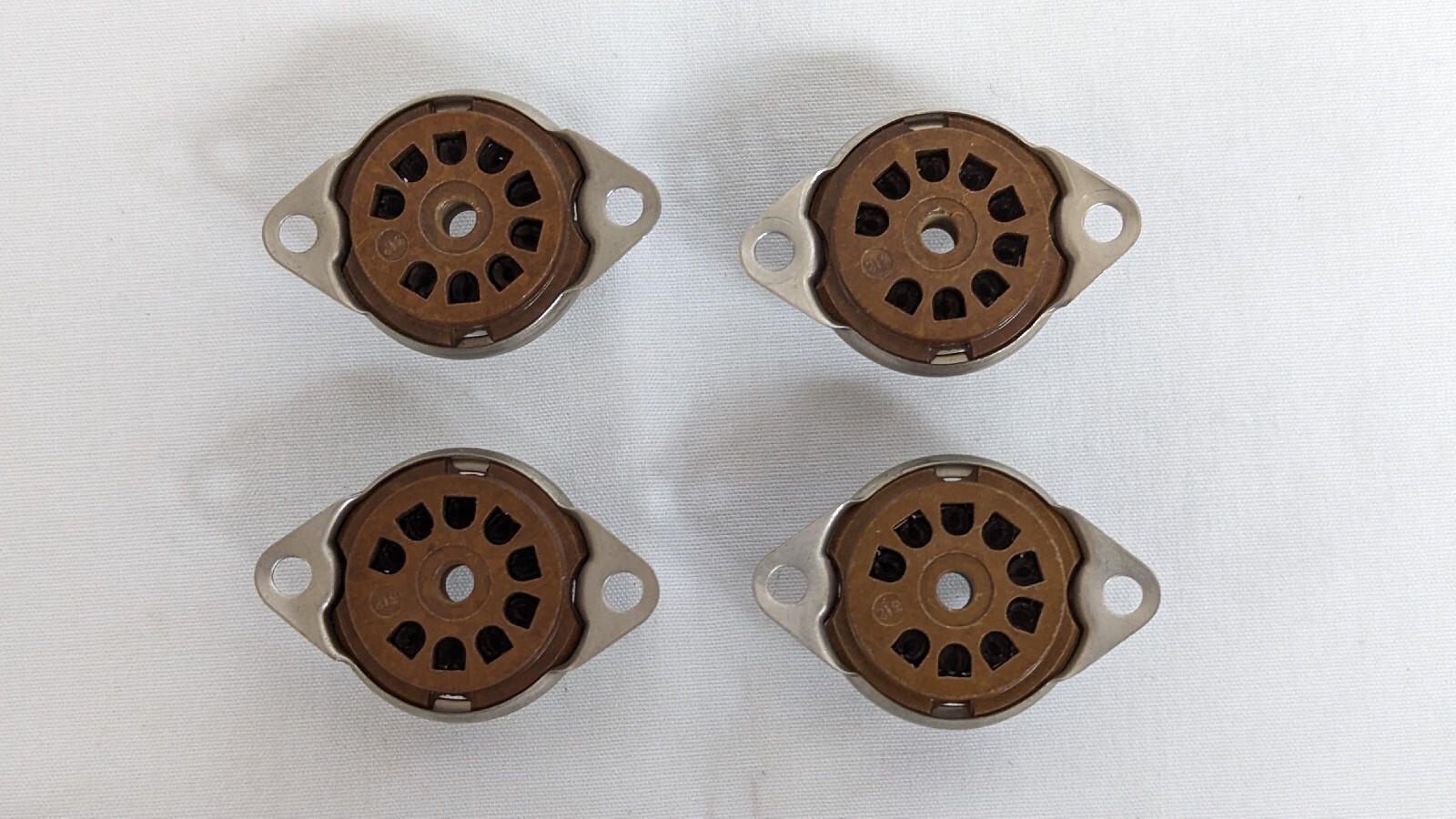 9-Pin Tube Socket Bottom Mount - 3/4