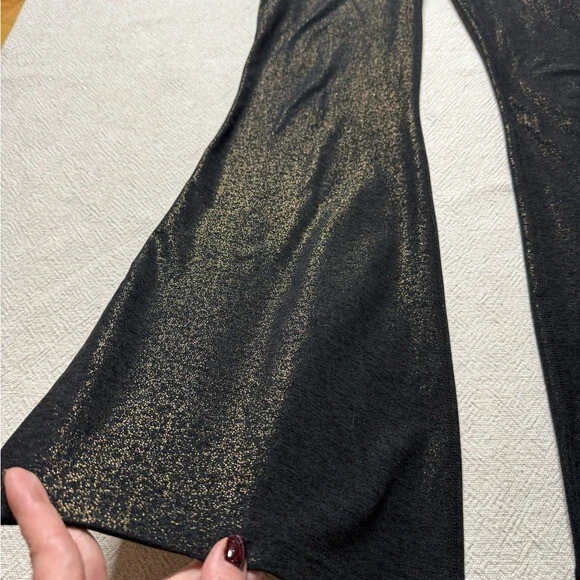 beyond-yoga softshine all day metallic stardust foil flare pants