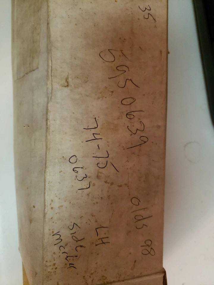 Линза для левостороннего габаритного фонаря GM5950637 74-75 Oldsmobile 98 новая из старых запасов - Изображение 3 из 4