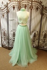 V581 SHERRI HILL 32347 SZ 2 LT GREEN 2 PC BEADED V366 640 FORMAL PROM DRESS