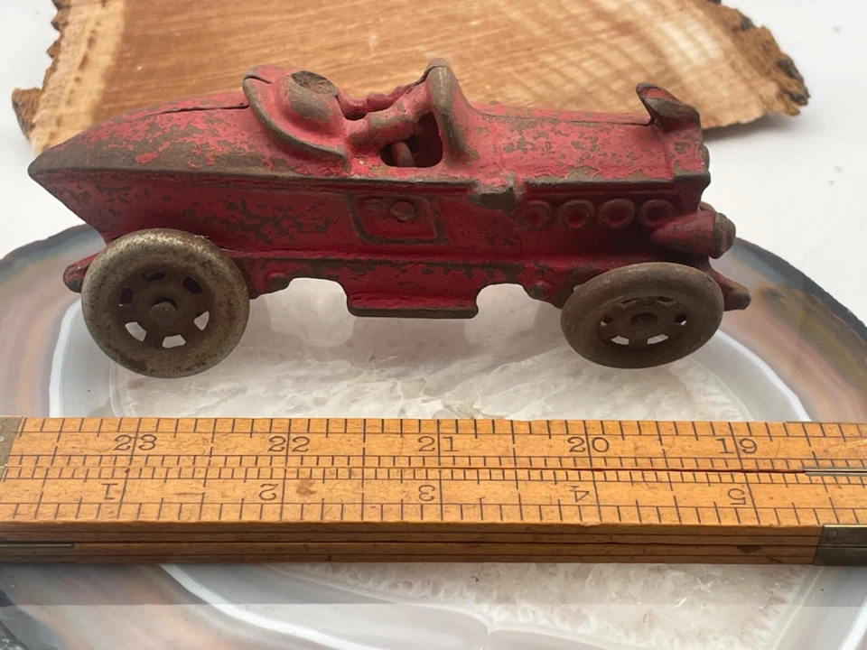 Винтажный ранний Hubley чугунный гоночный автомобиль "с" драйвер металлические колеса--350,25 - Изображение 2 из 4