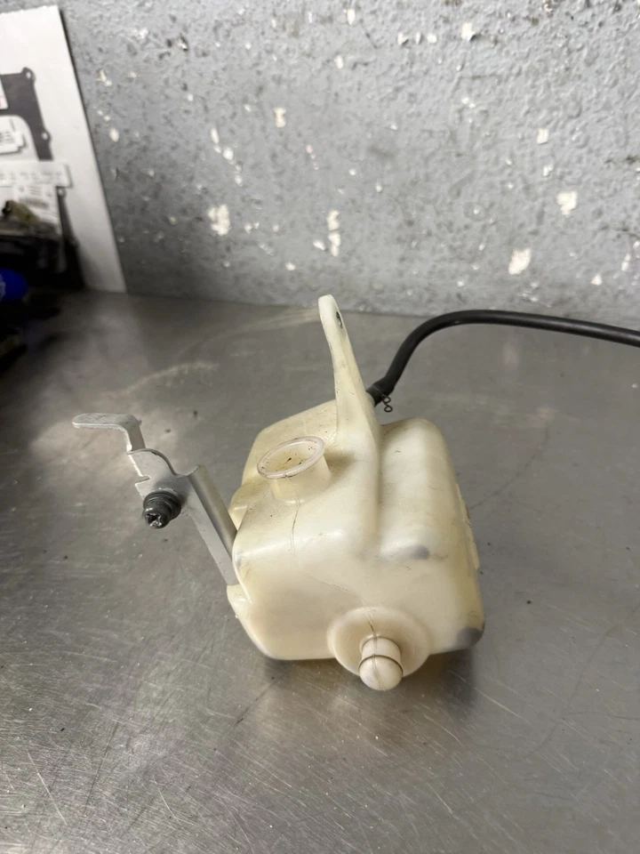 04-06 BOTELLA DEPÓSITO AGUA REFRIGERANTE YAMAHA YZF R1 5VY-21871-00-00 Foto 2 de 4