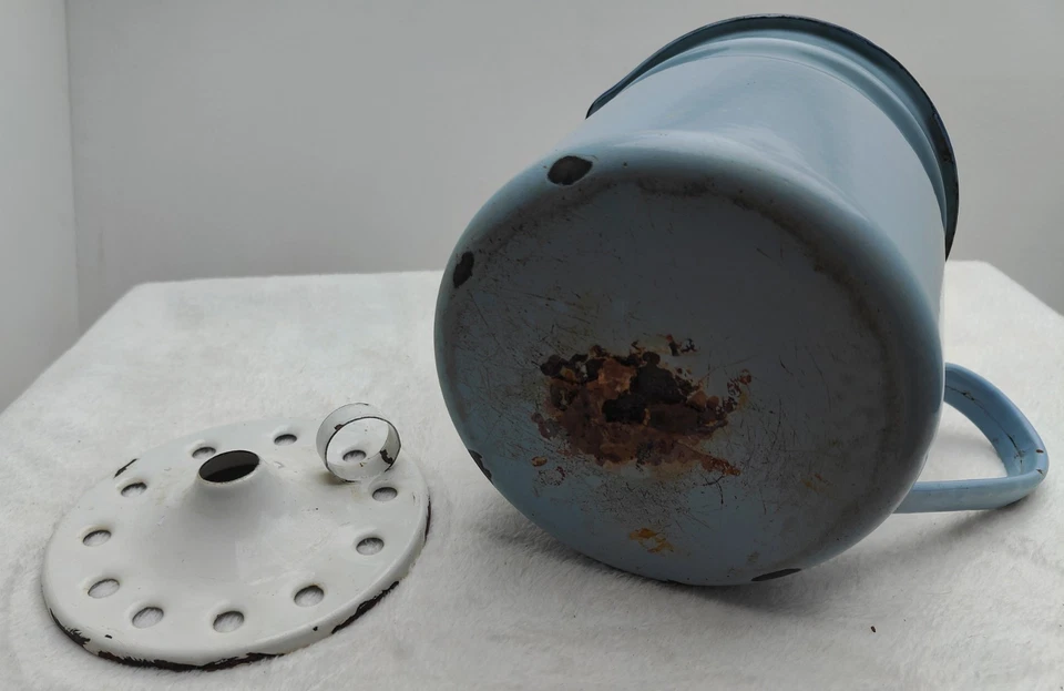 Ancien Pot à Lait en Tôle Épaisse Émaillée Bleu Pâle H 16cm. Usures, voir photos - Photo 4/4