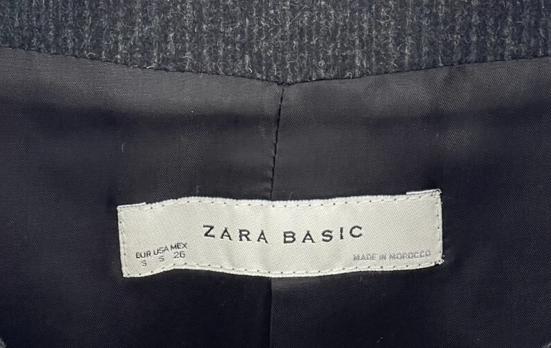 Abrigo básico Zara para mujer pequeño negro a cuadros botón delantero guisante bolsillos Foto 3 de 4