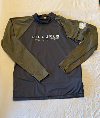 Rip Curl Live the Search Mens Small UPF 50 Long Sleeve Rashguard Black/Olive