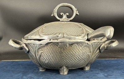 Antike Suppenkanne aus weißem Metall 32 cm mit Kelle um 1900