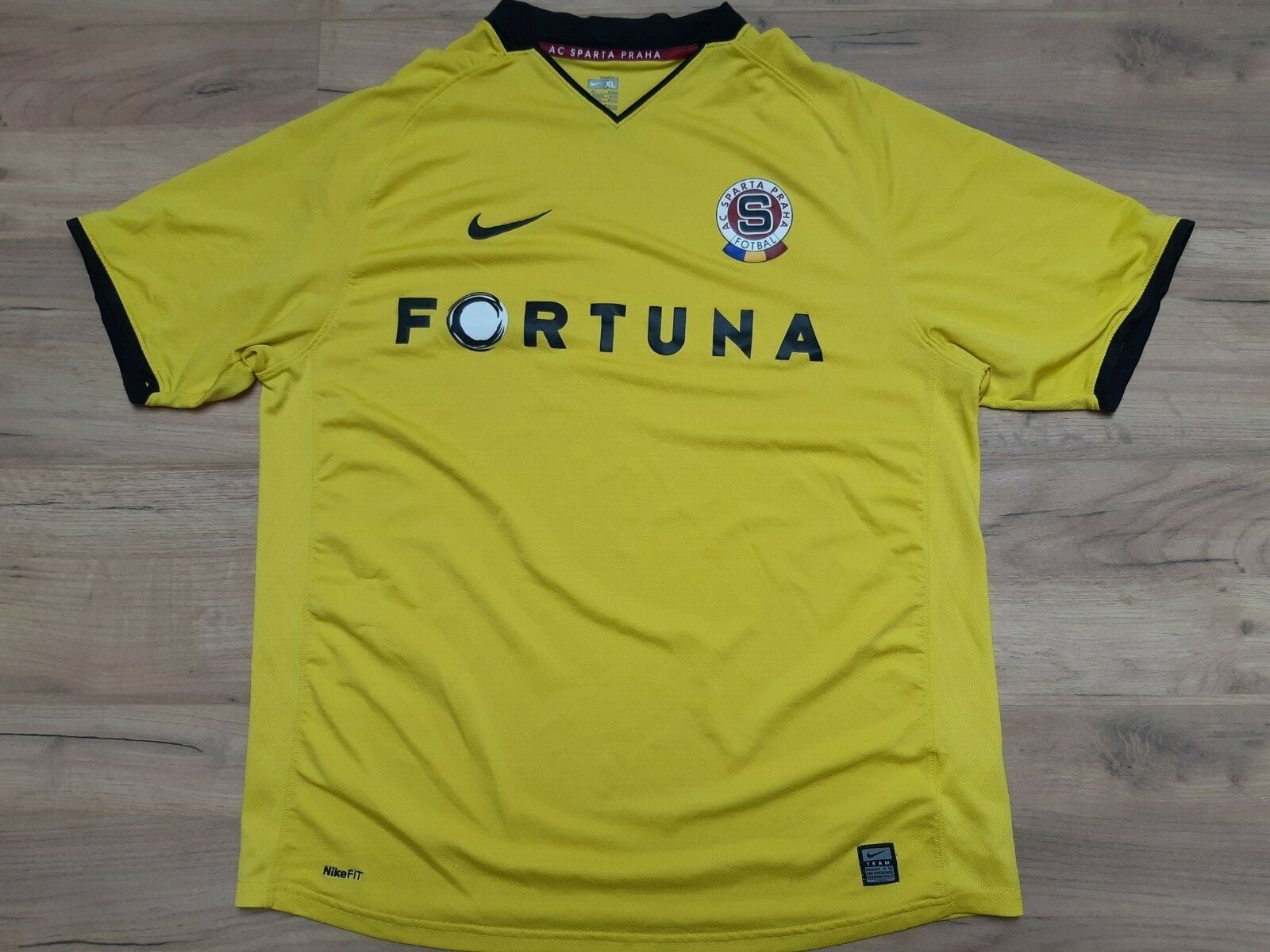 Foto 1 di 10