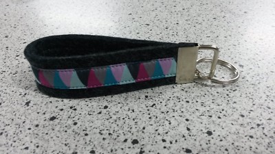 Schlüsselanhänger Schlüsselband Geschenkidee Mitbringsel Wollfilz Dreiecke