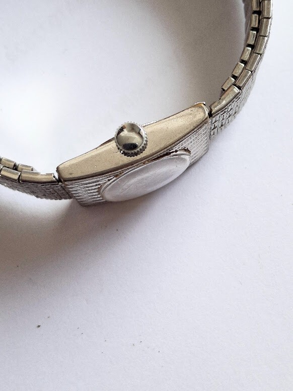 Longines rectangular shape 1970s watch - image 8