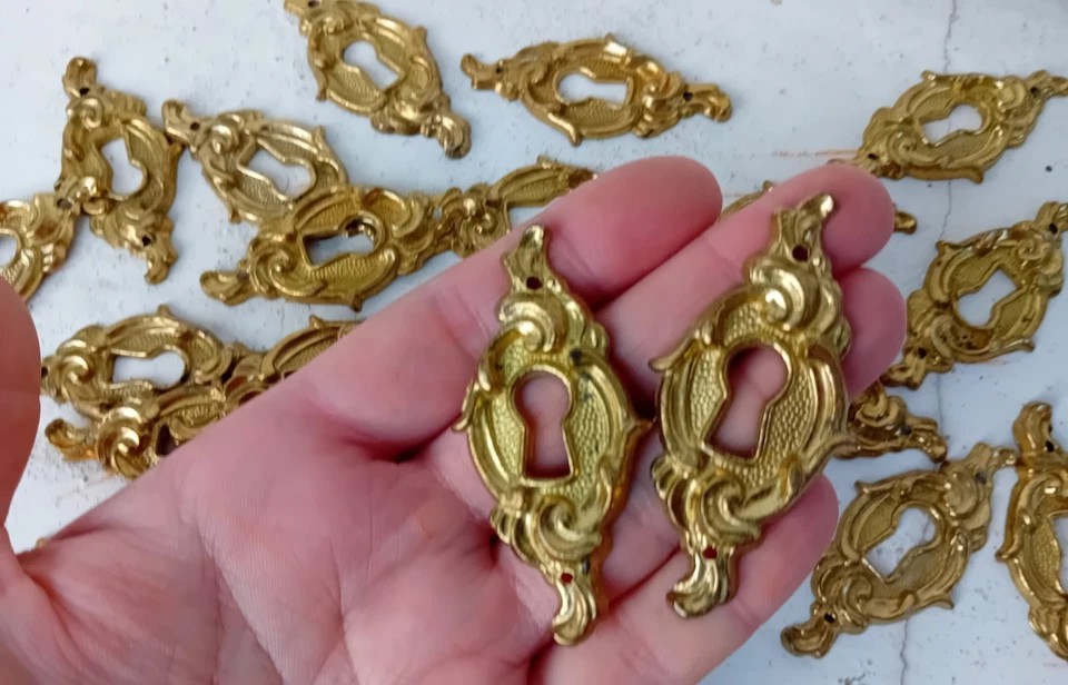 1  ENTRÉE DE CLÉ SERRURE DE MEUBLE en Laiton, 3 cm sur 6,2 cm    N°14C - Photo 2/4