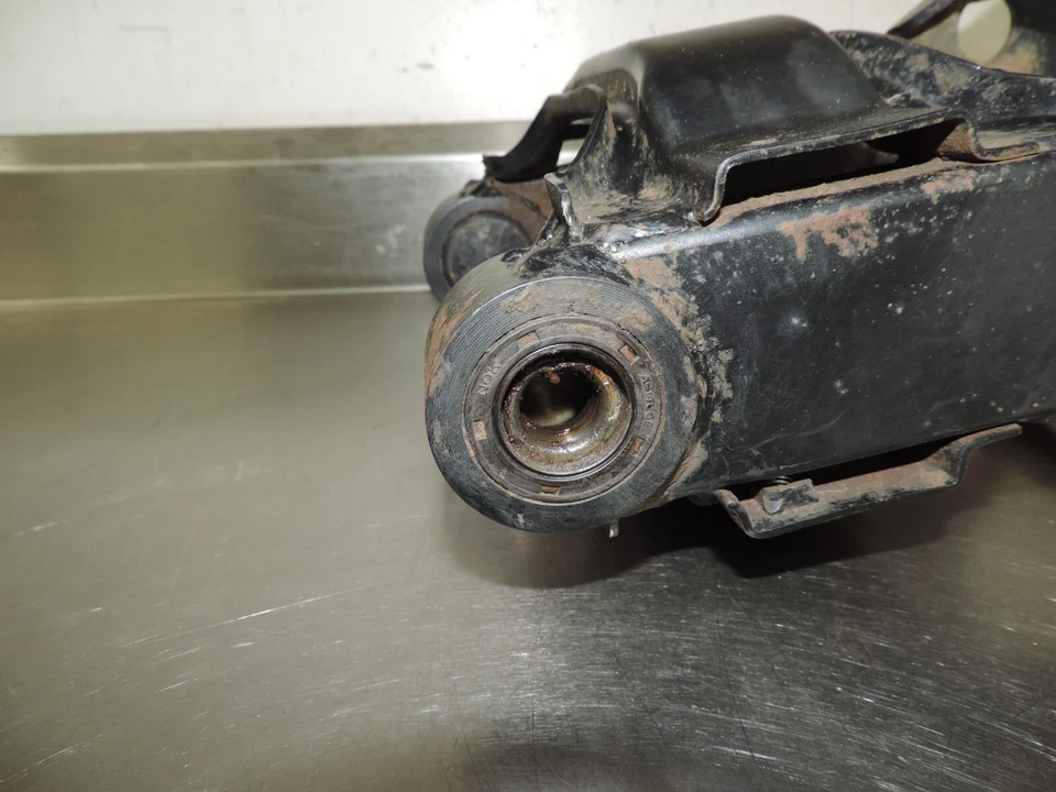 Honda TRX200 1984 Fourtrax basculante brazo oscilante buenos bujes Foto 3 de 4