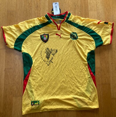 Original von Roger Milla signiertes Kamerun Trikot von 2001 in Größe XXL - NEU