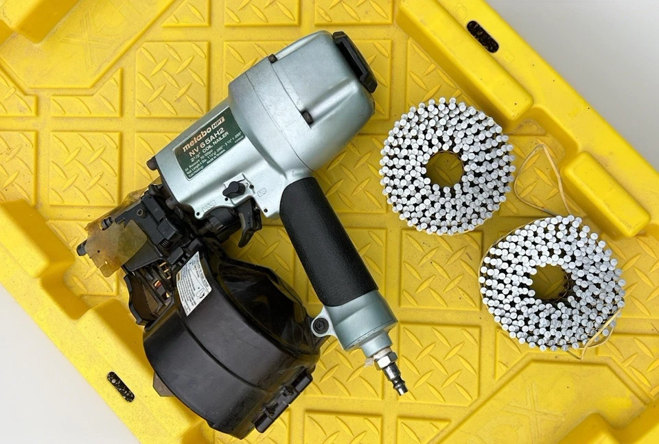 Hitachi Metabo HPT NV65AH2 2.5" Air Powered Contact Coil Siding Nailer Gun - Image 3 of 4