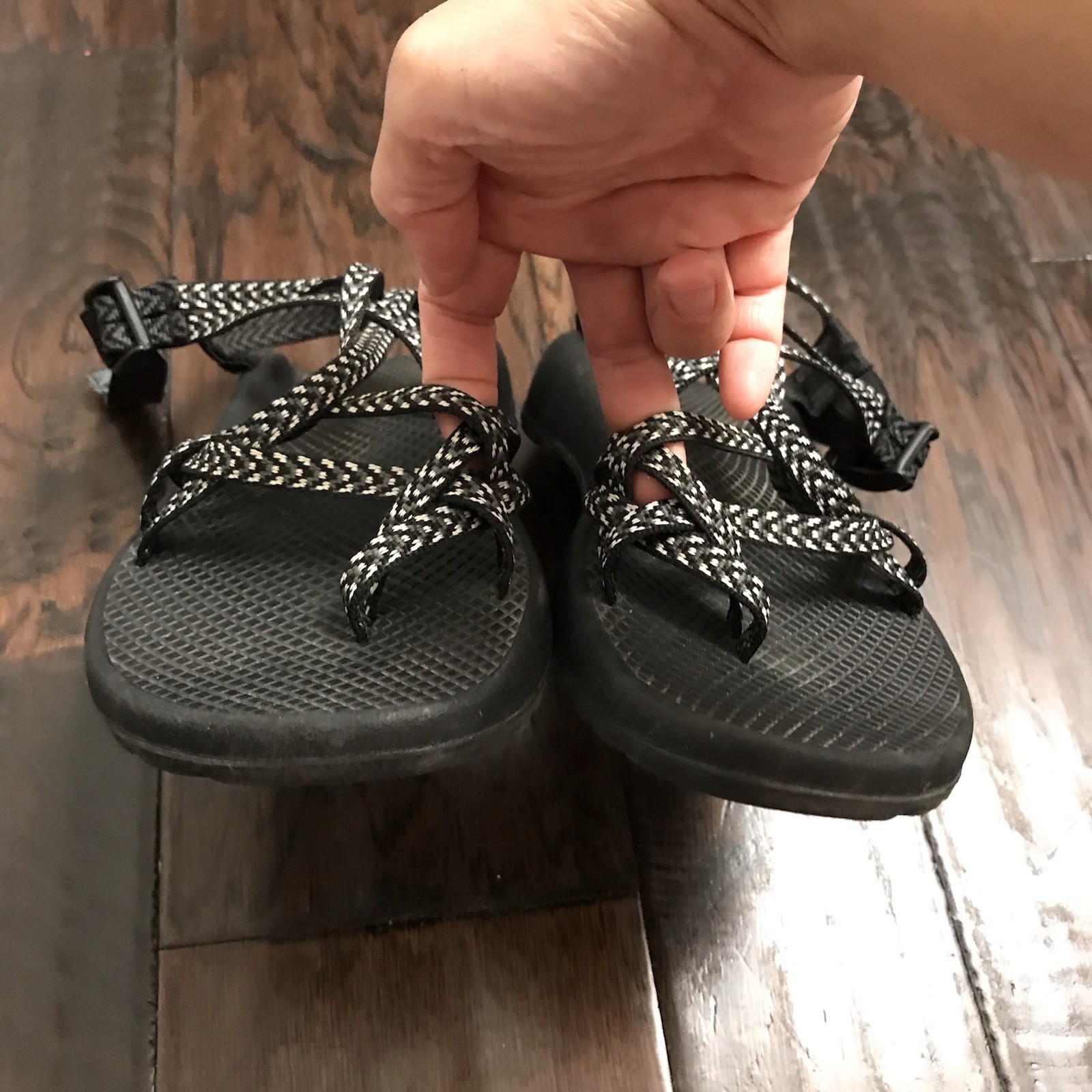 APL Sandali donna con cinturino Chaco bianco e nero